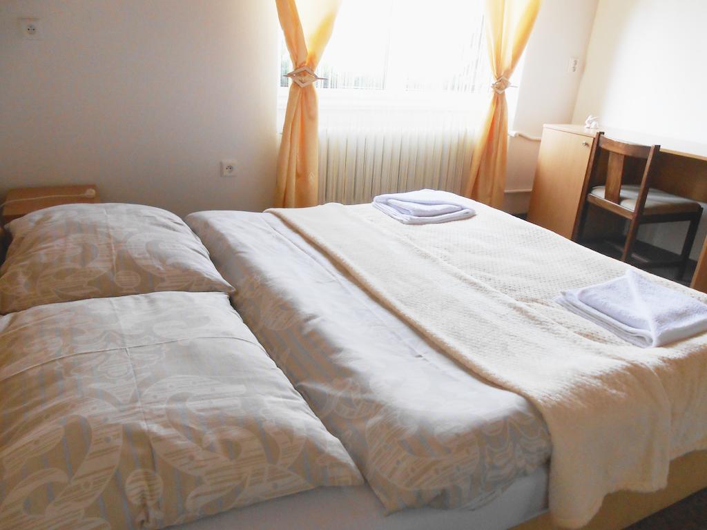 White Rabbit Hall Hotel Podebrady Room photo