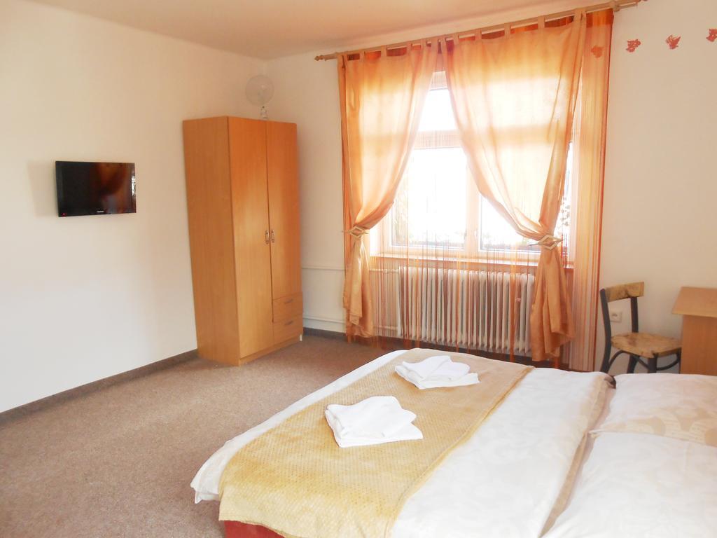 White Rabbit Hall Hotel Podebrady Room photo
