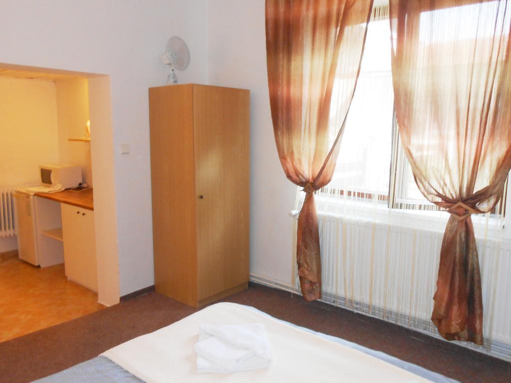 White Rabbit Hall Hotel Podebrady Room photo